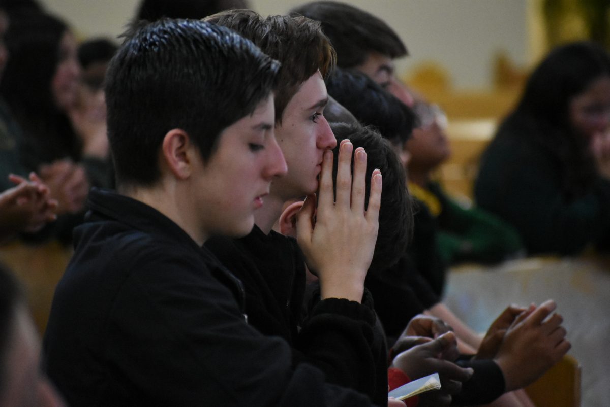 Students walk with Jesus and Mary at Focus 11